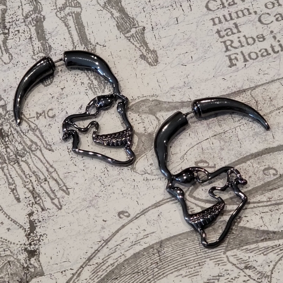 ROMWE Jewelry - Skull Earrings